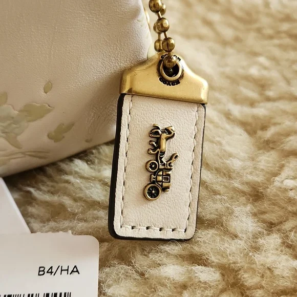 Adorable NWT Coach Disney X Bambi Kisslock Wallet 🤍🦌🩷 - Picture 3 of 16